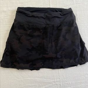 Lululemon black camo skirt, size 2 tall